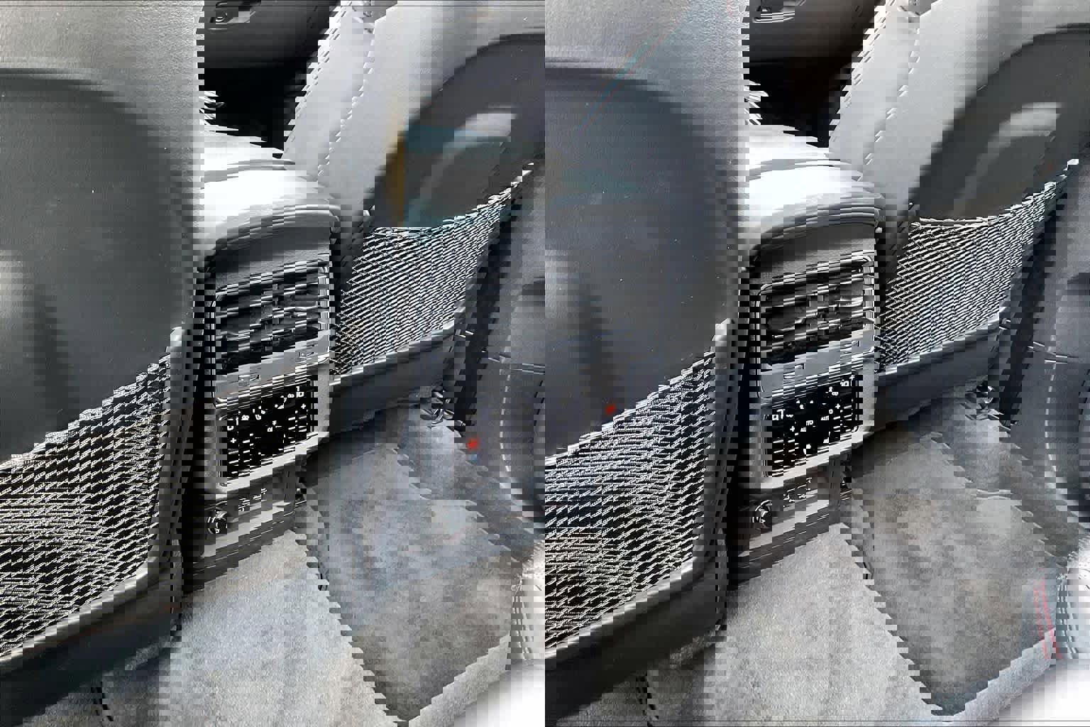 Used 2020 Audi RS Q8 w/ Carbon Optic Package image 37