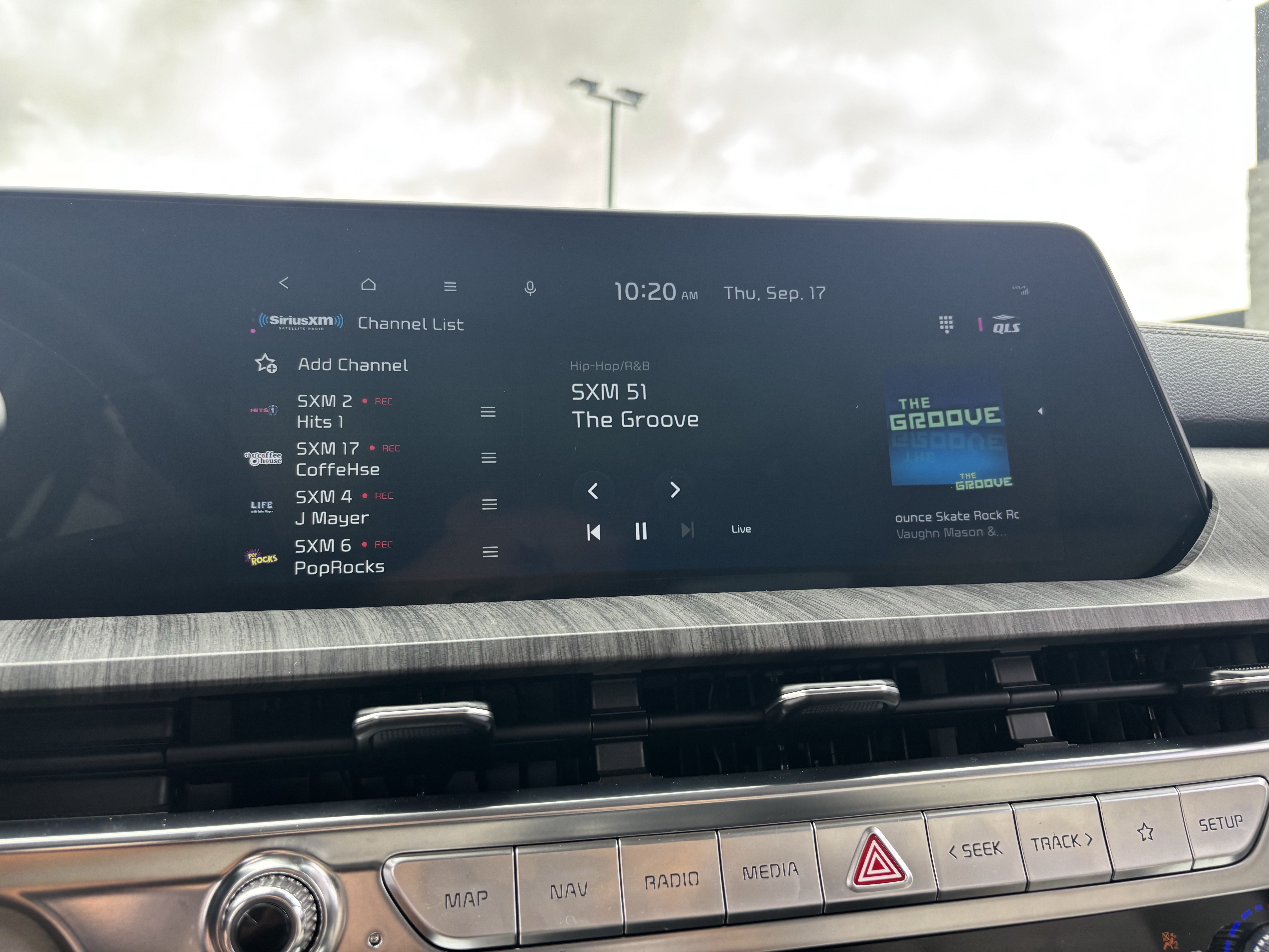Certified 2024 Kia Telluride SX w/ Towing Package FWD image 21