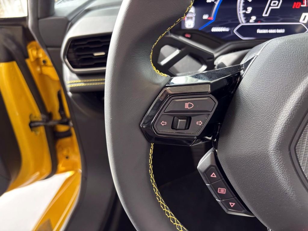 Used 2024 Lamborghini Huracan EVO image 35