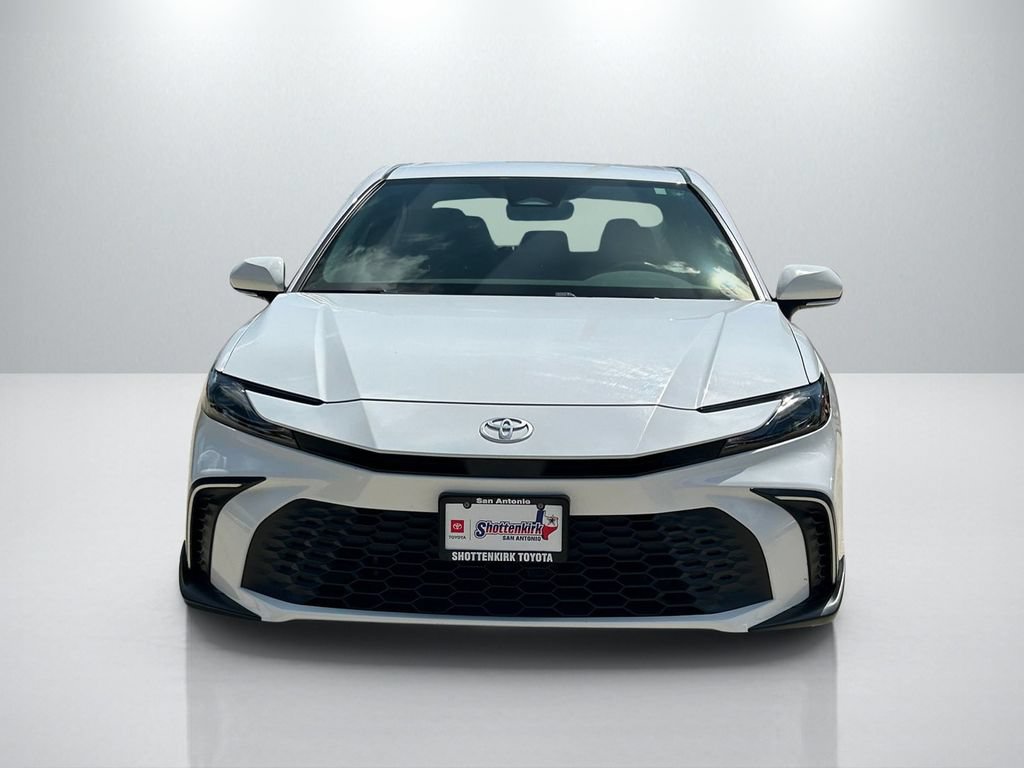 Used 2025 Toyota Camry SE w/ Convenience Package FWD image 2