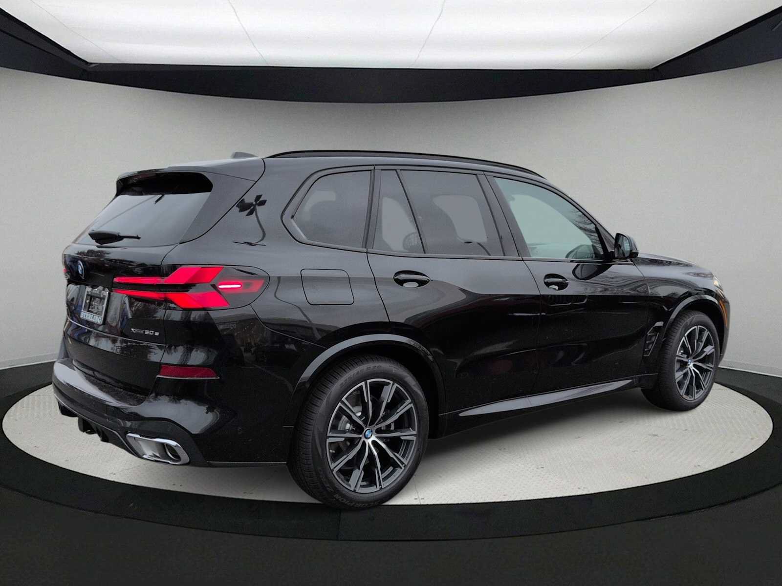 Used 2026 BMW X5 xDrive50e w/ M Sport Package AWD/4WD image 8