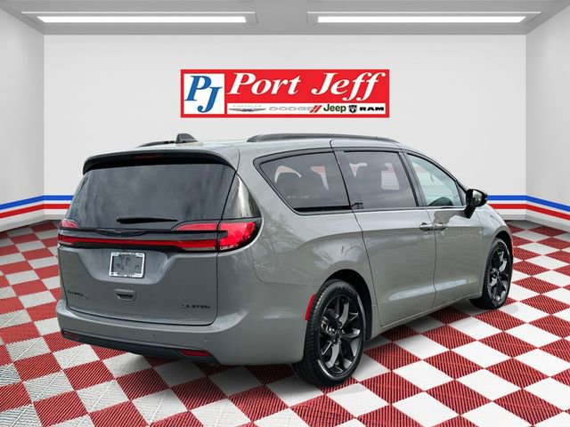 Used 2025 Chrysler Pacifica Limited FWD image 4
