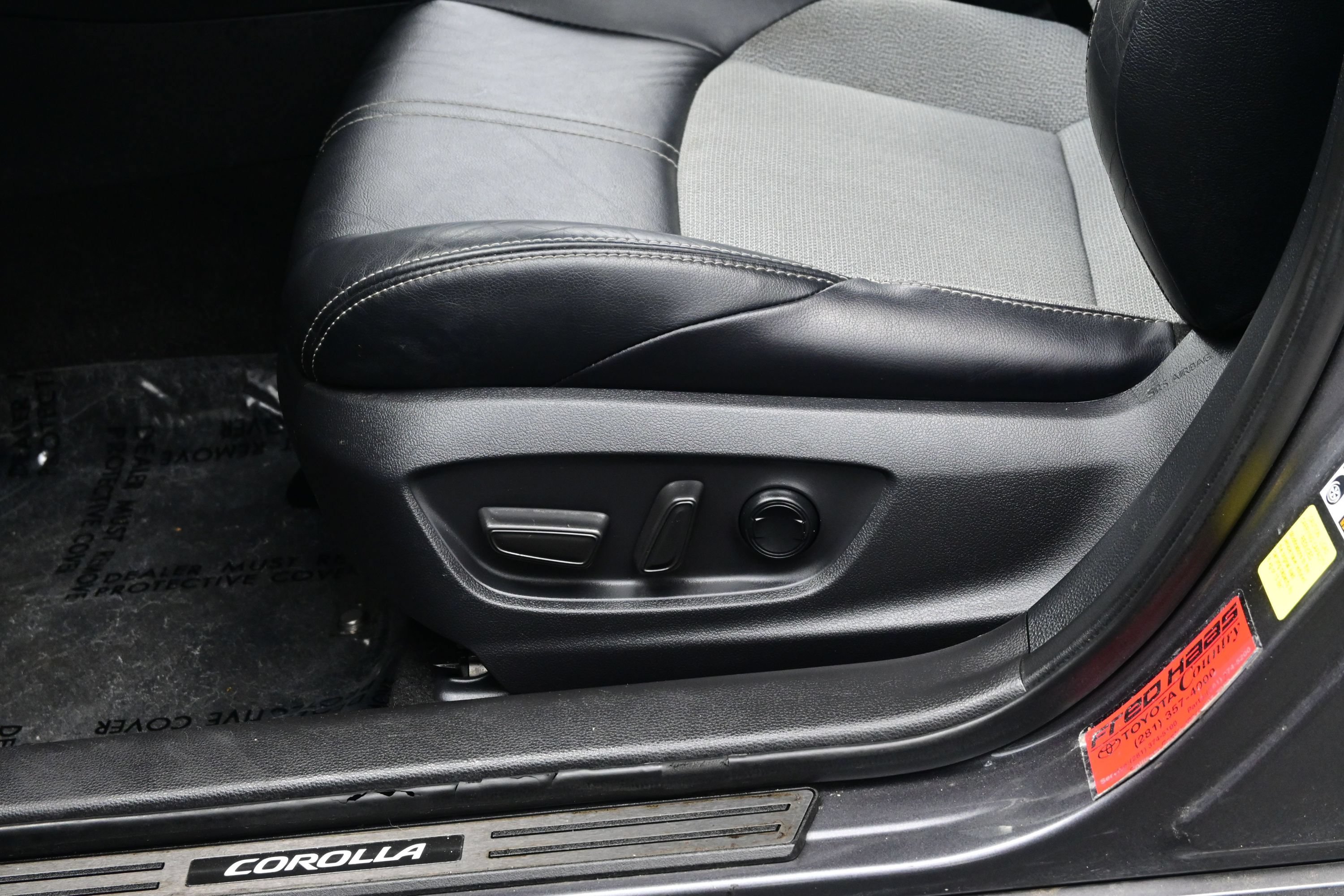 Used 2022 Toyota Corolla XSE FWD image 11