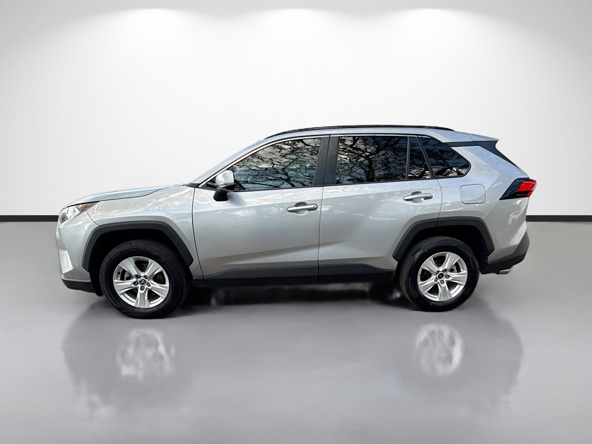Used 2021 Toyota RAV4 XLE image 5