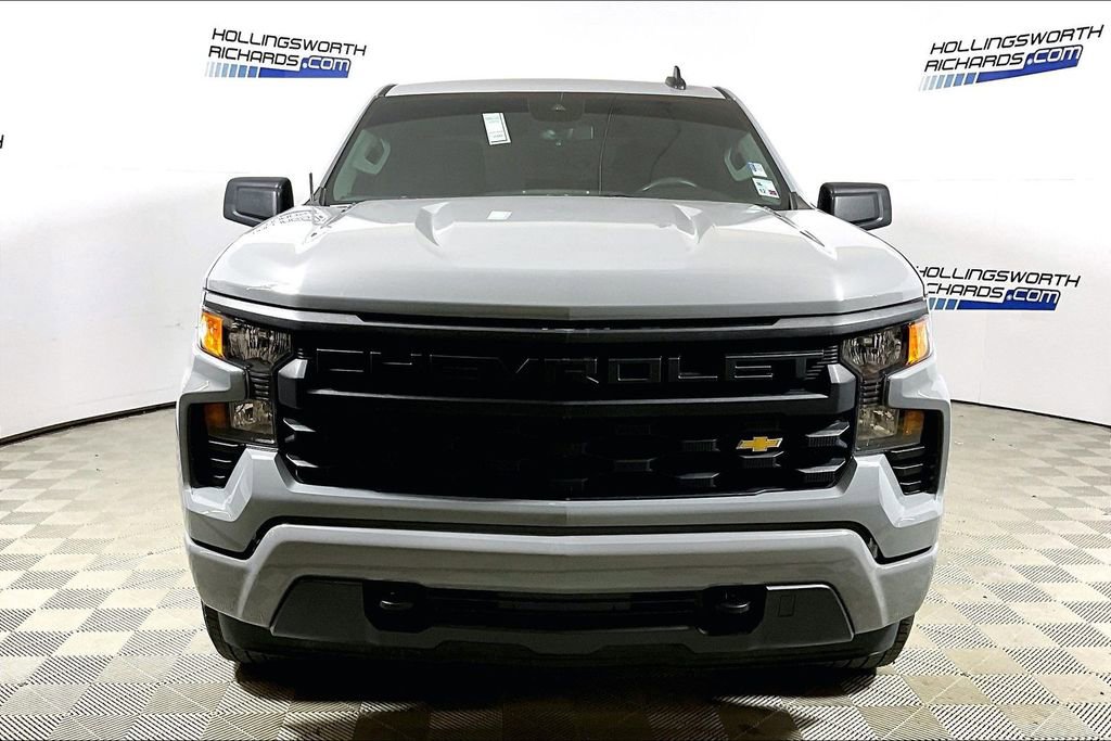Used 2025 Chevrolet Silverado 1500 Custom image 2