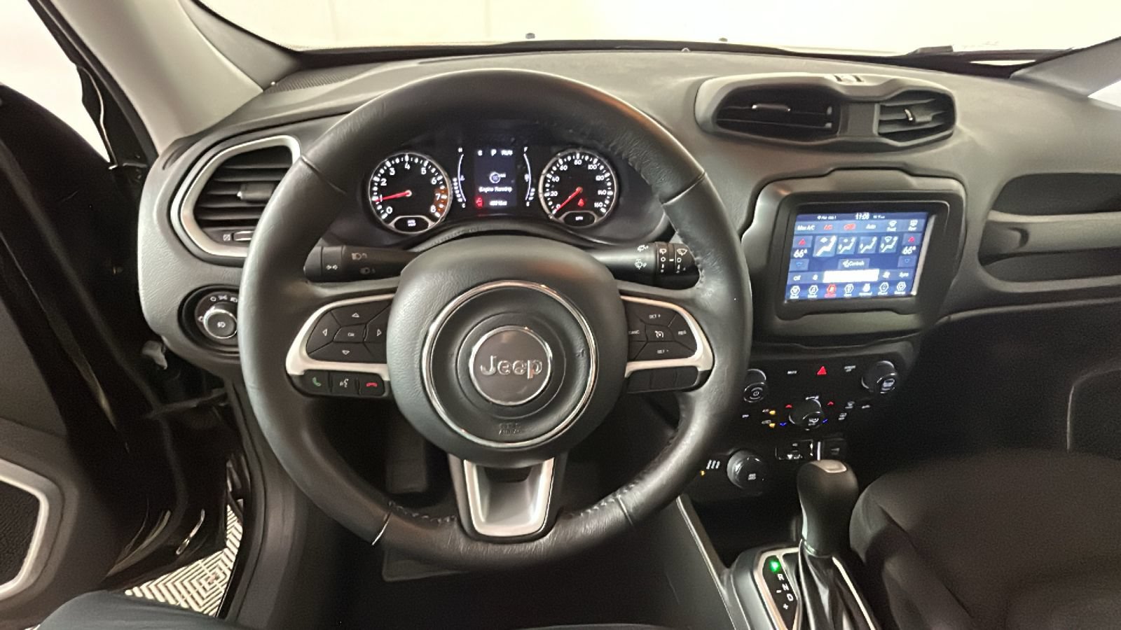 Used 2020 Jeep Renegade Latitude w/ Cold Weather Group AWD/4WD image 17