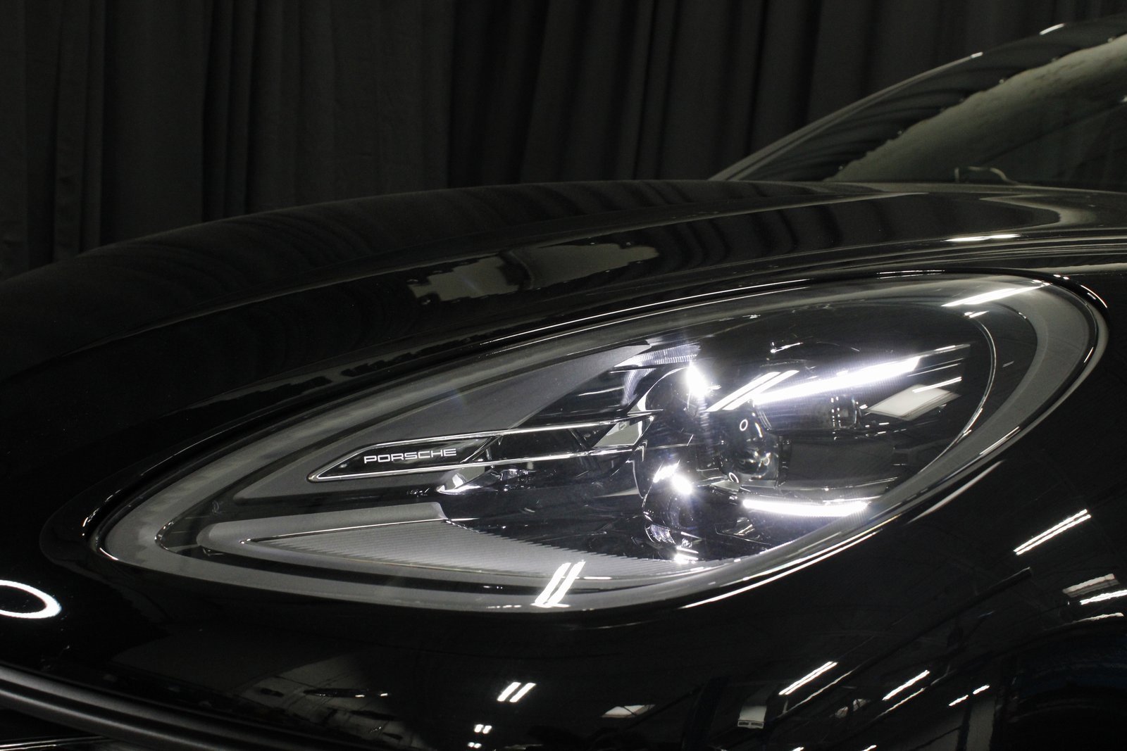 Certified 2025 Porsche Macan image 15