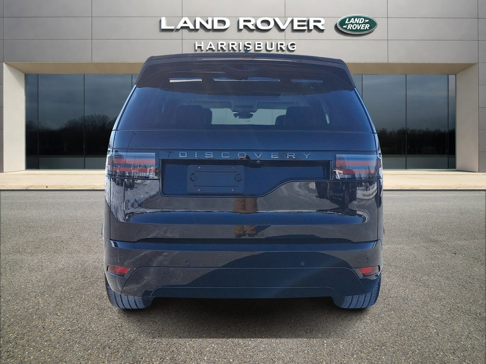 Used 2025 Land Rover Discovery Dynamic SE image 3