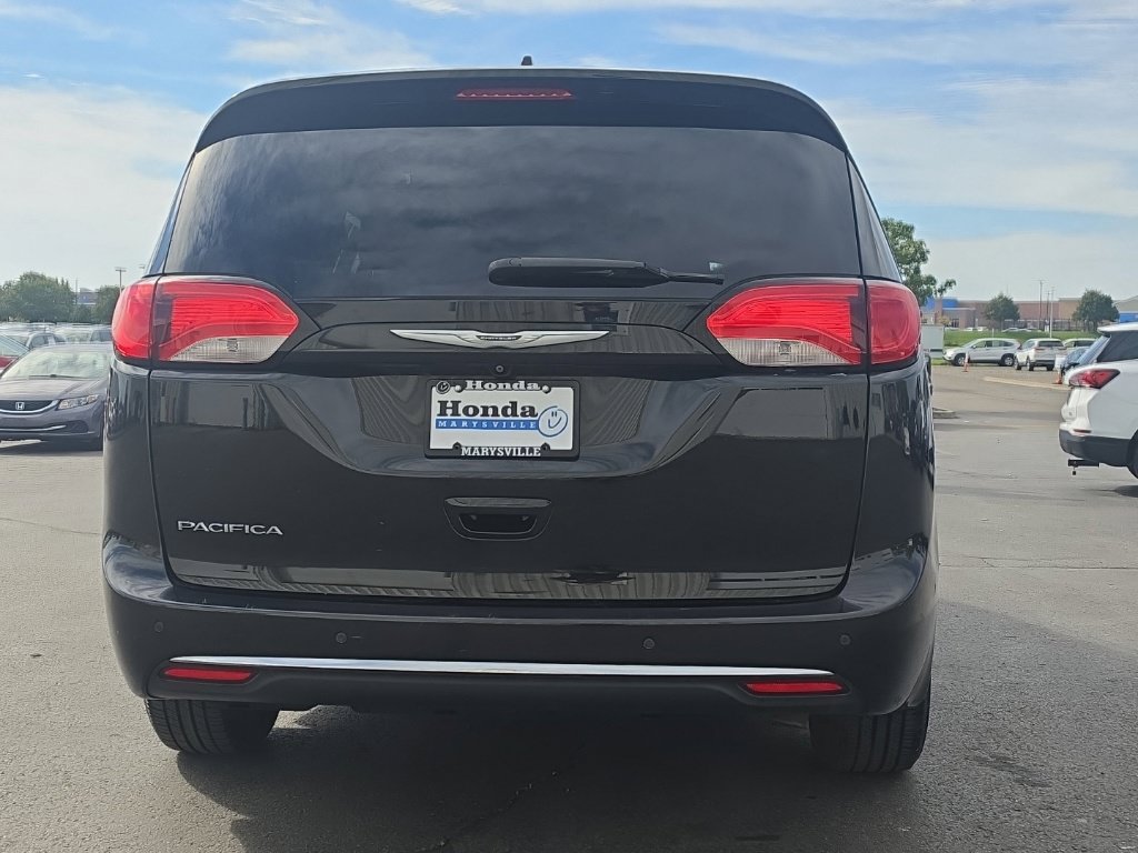 Used 2017 Chrysler Pacifica Touring-L Plus w/ Advanced Safetytec Group FWD image 10