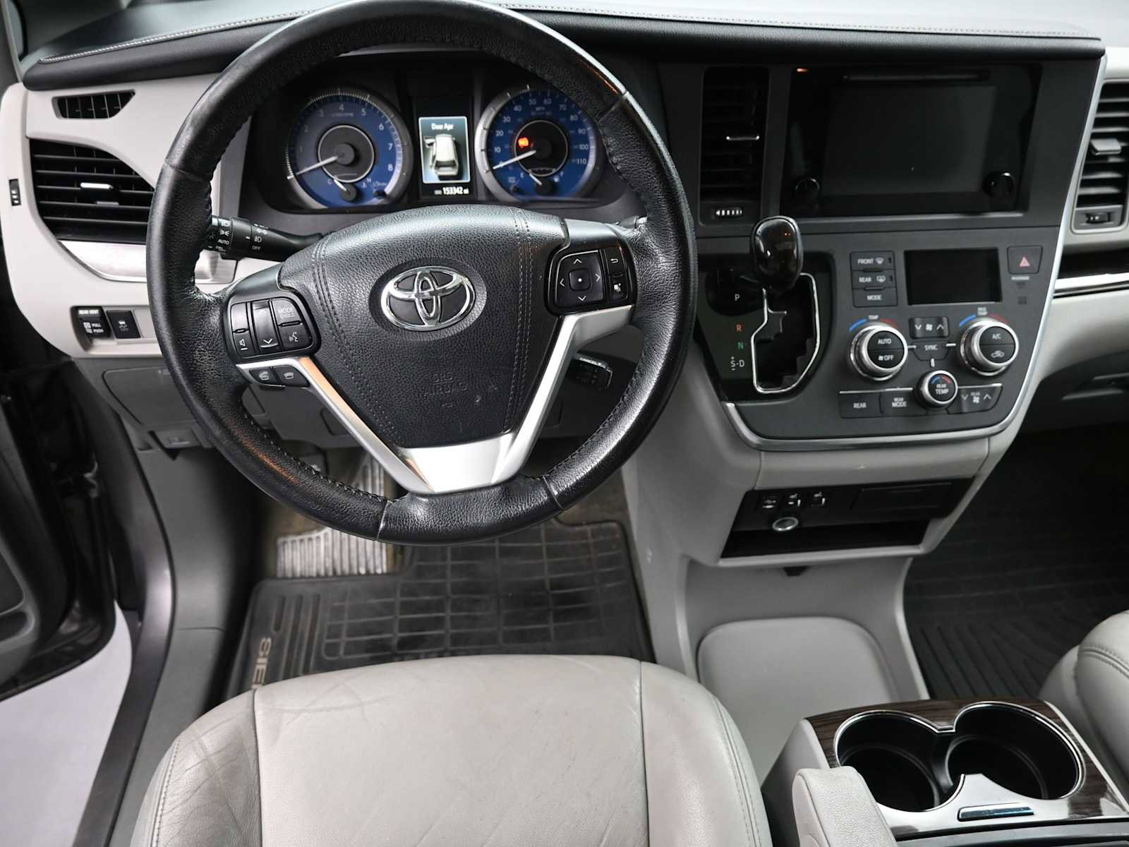 Used 2015 Toyota Sienna XLE image 12