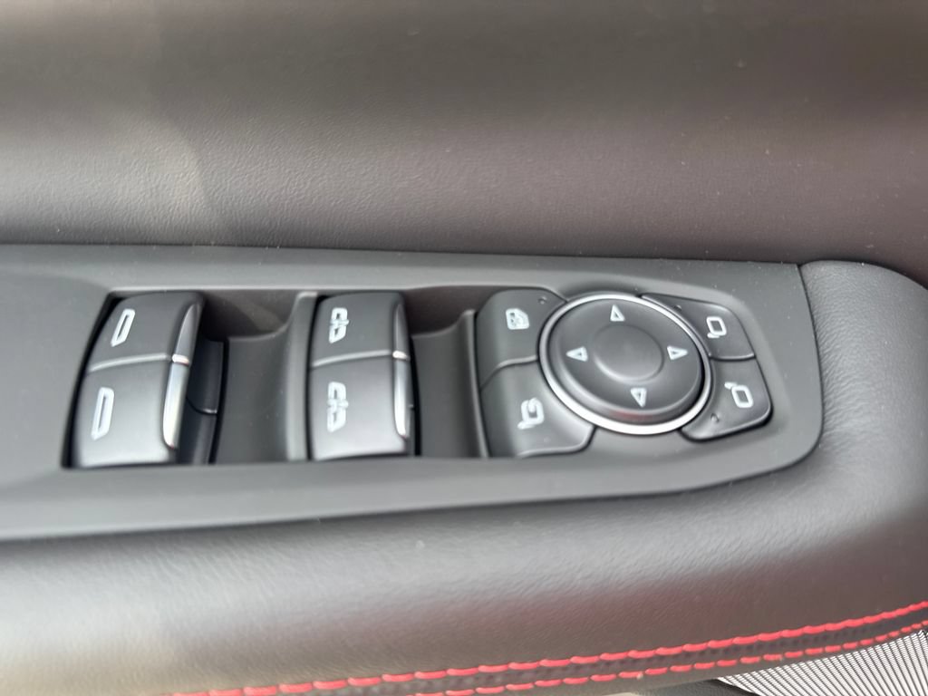 New 2026 GMC Yukon AT4 Ultimate w/ LPO, Floor Liner Package AWD/4WD image 16