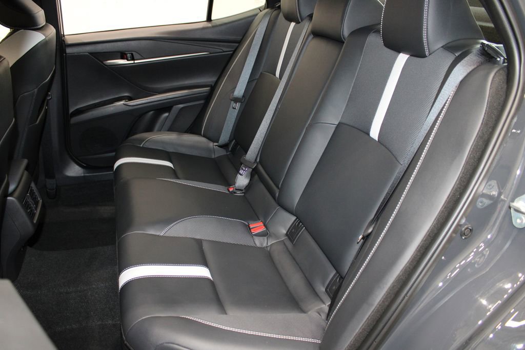 Used 2025 Toyota Camry SE image 11