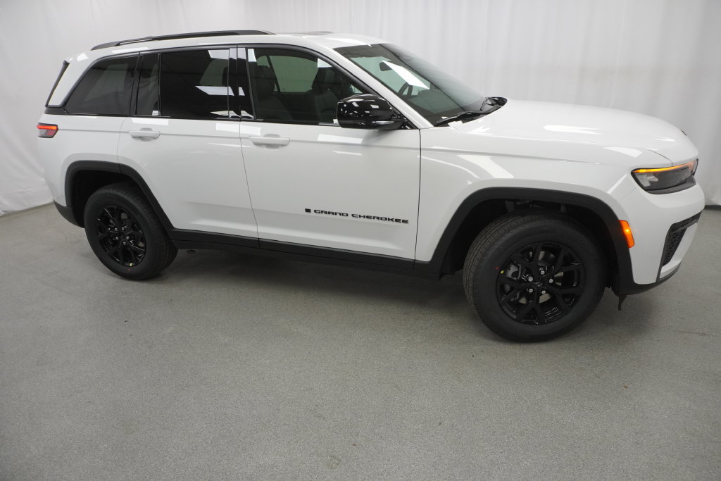 New 2026 Jeep Grand Cherokee Altitude AWD/4WD image 9