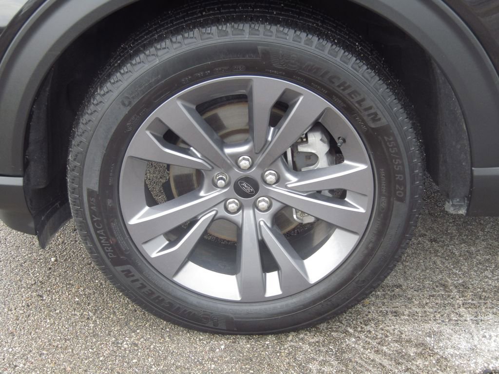 Used 2024 Ford Explorer XLT w/ Equipment Group 202A AWD/4WD image 4