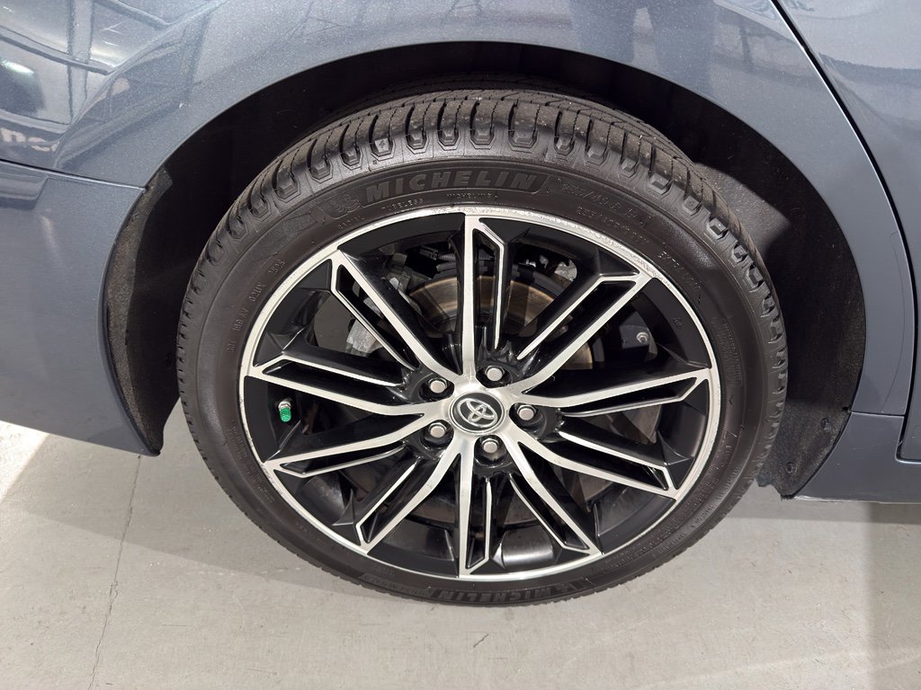 Used 2019 Toyota Avalon Touring image 10