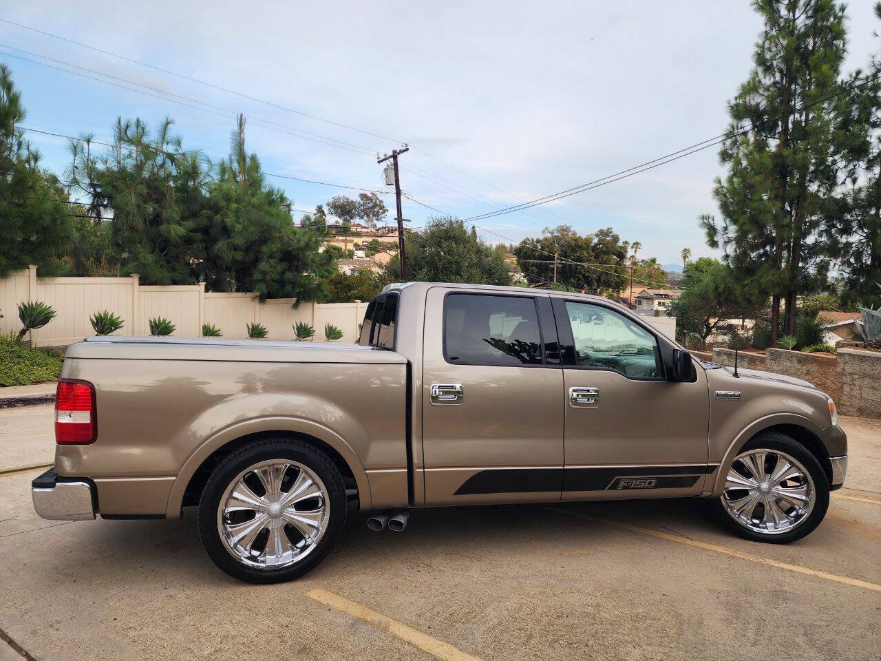 Used 2004 Ford F150 Lariat RWD image 10