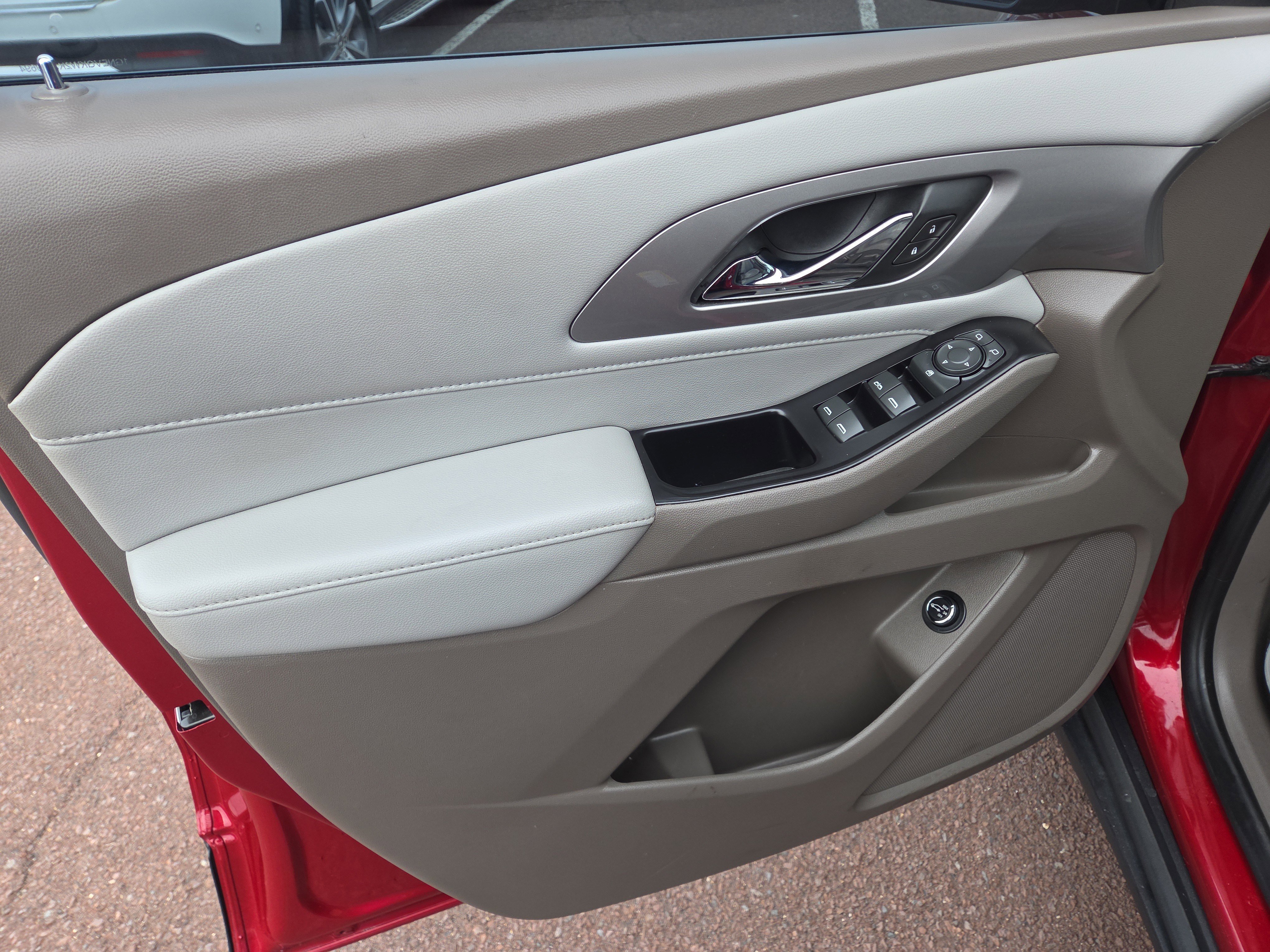 Used 2019 Chevrolet Traverse LT image 14