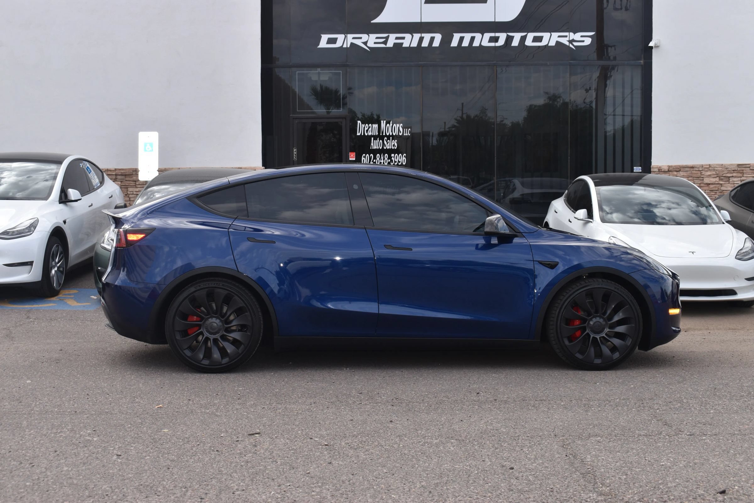 Used 2024 Tesla Model Y Performance AWD/4WD image 9