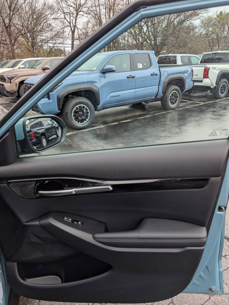 Used 2025 Kia Seltos EX w/ EX Sunroof Package AWD/4WD image 19