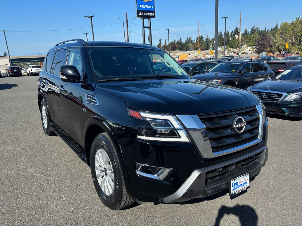 Used 2021 Nissan Armada SV image 3