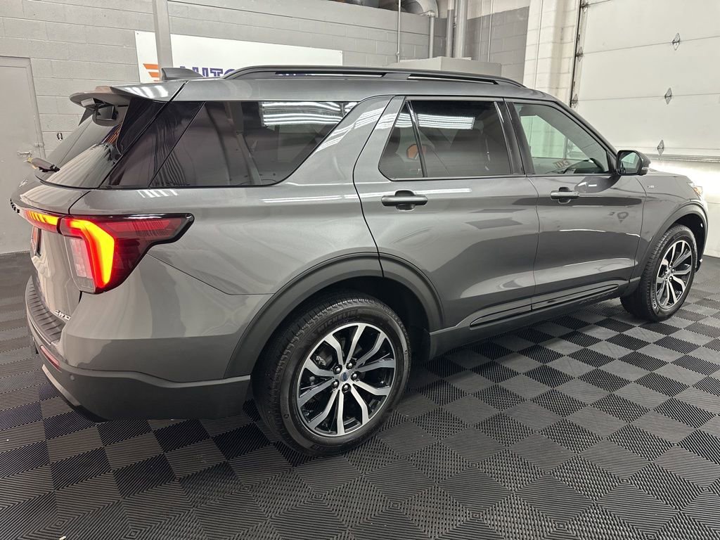 Used 2025 Ford Explorer ST-Line AWD/4WD image 11