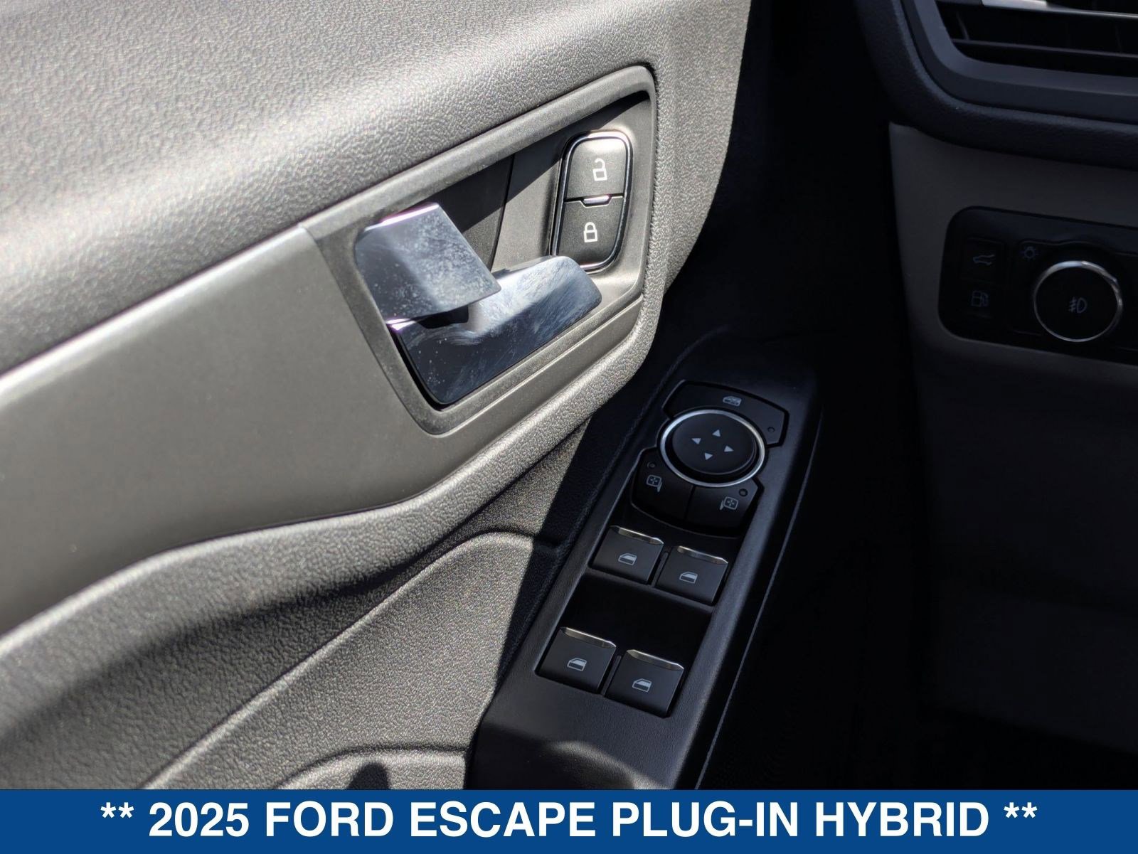 New 2025 Ford Escape SE image 25