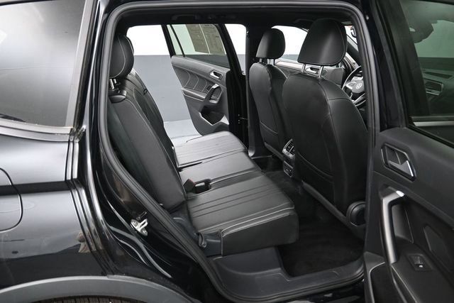Used 2023 Volkswagen Tiguan SE R-Line FWD image 33