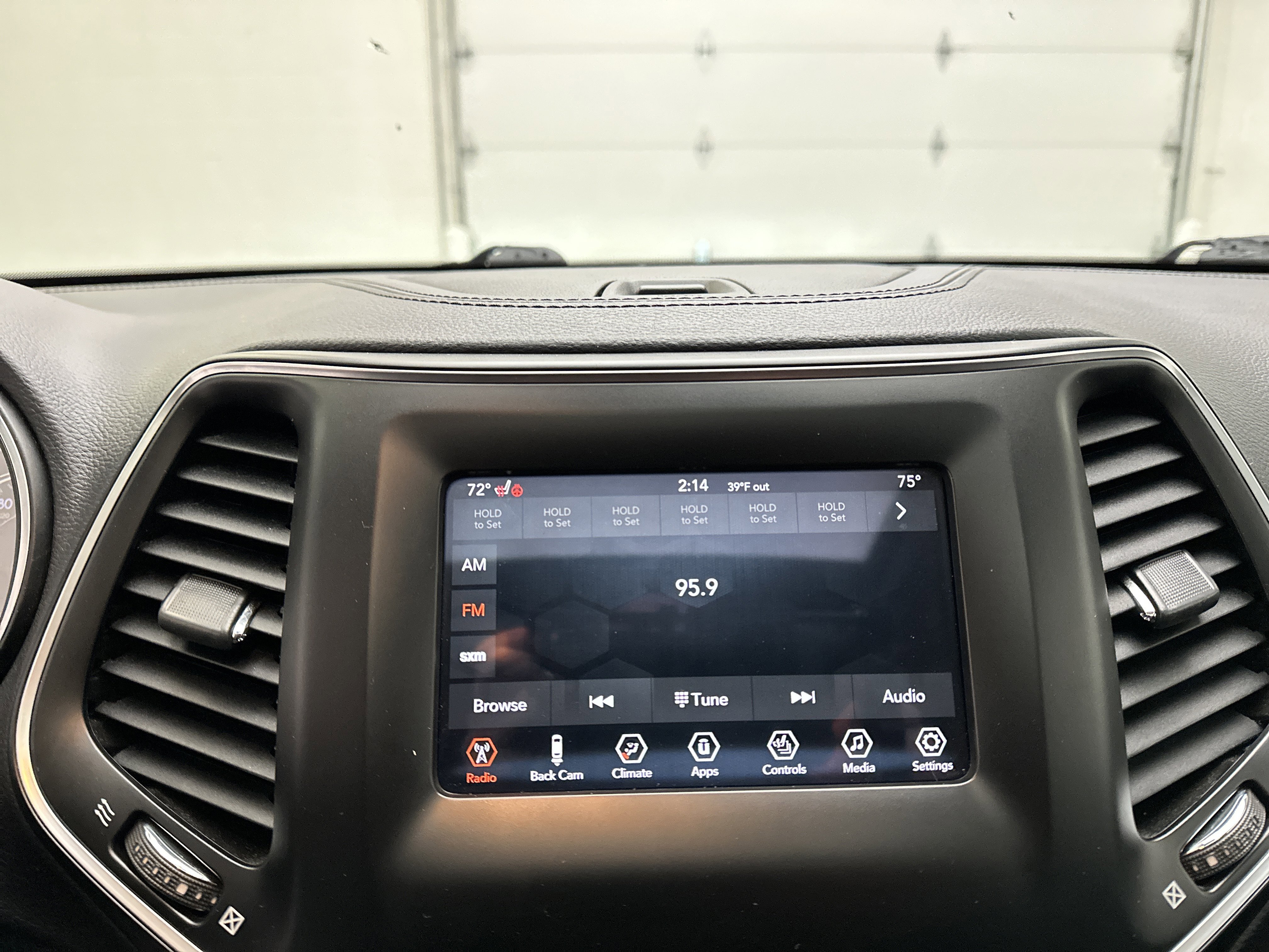 Used 2019 Jeep Cherokee Latitude Plus w/ Comfort/Convenience Group image 30