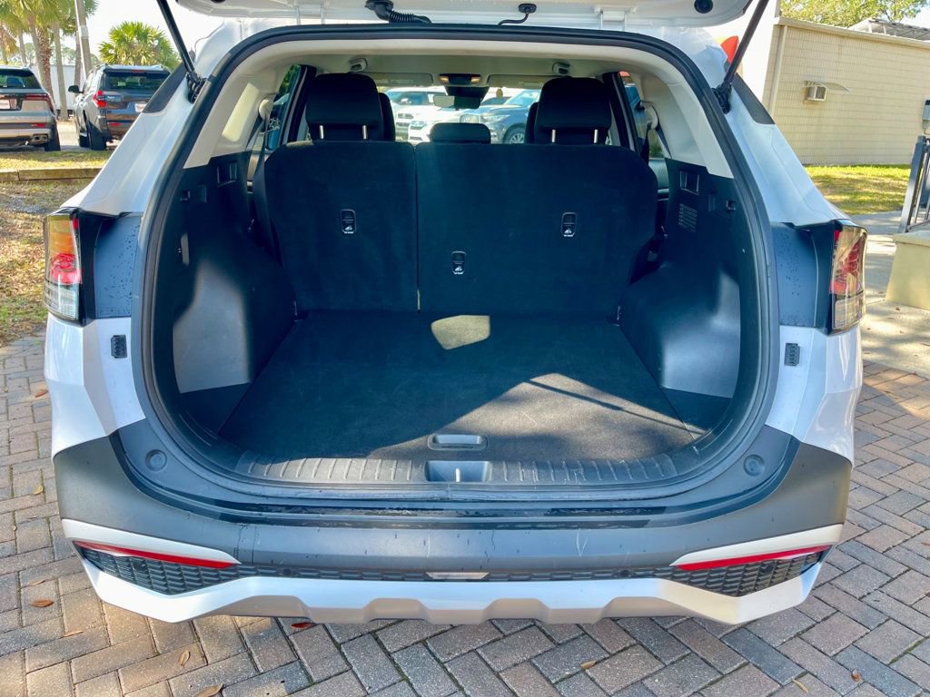 Used 2025 Kia Sportage LX image 5