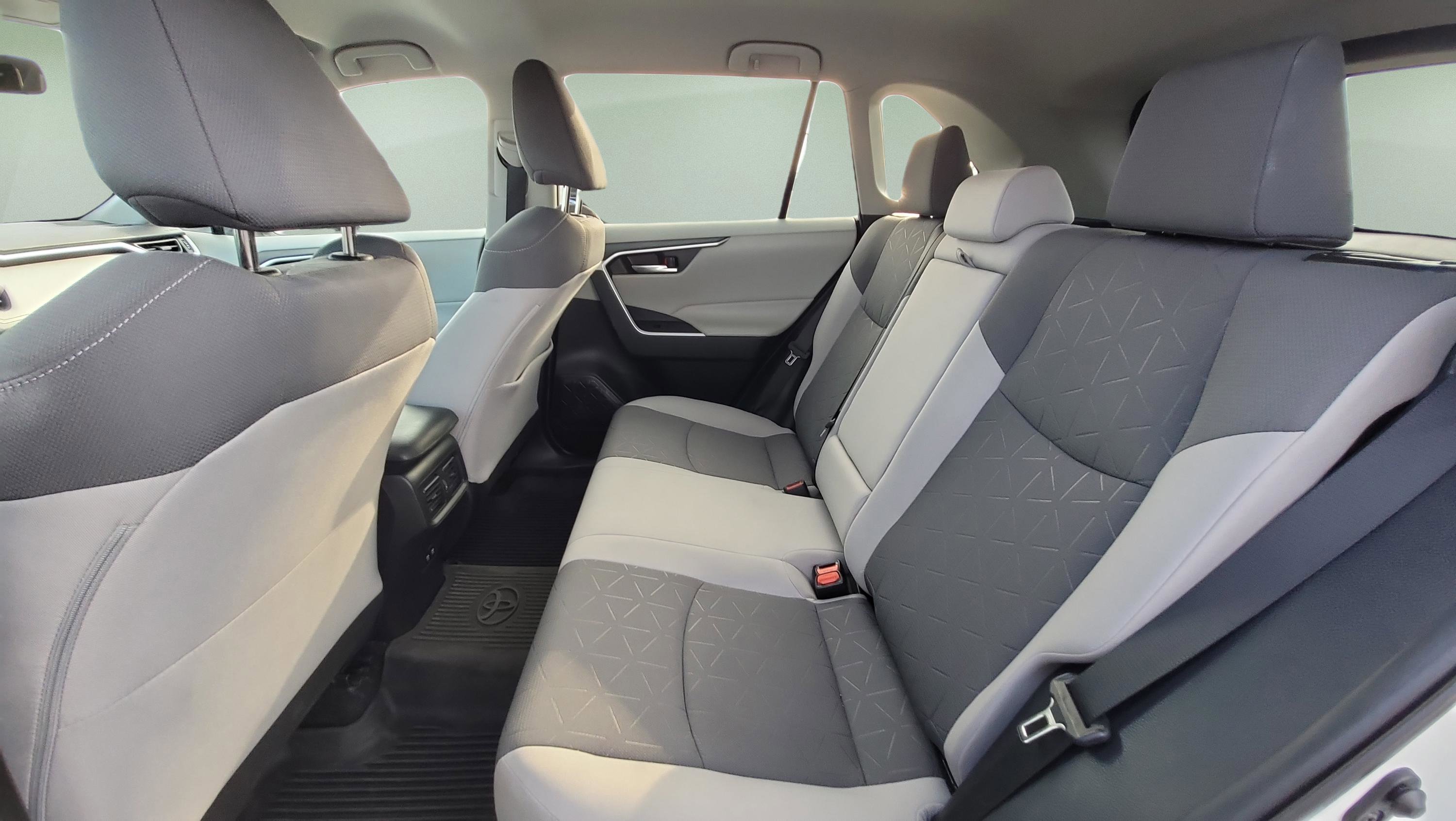 Used 2020 Toyota RAV4 XLE image 16