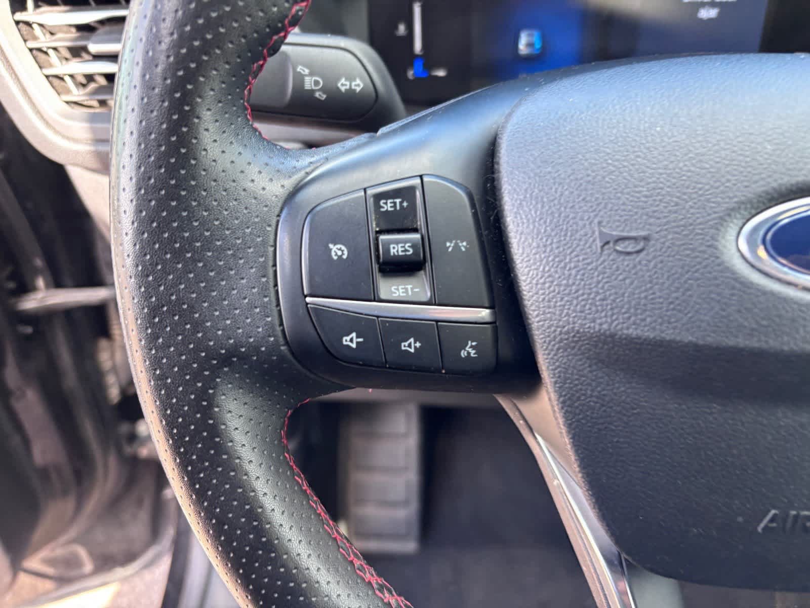 Used 2025 Ford Escape ST-Line FWD image 17