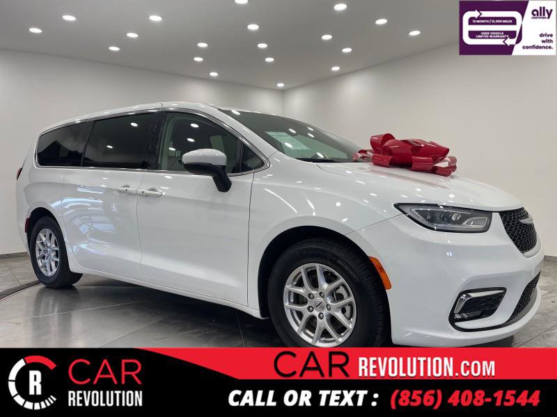 Used 2023 Chrysler Pacifica Touring-L