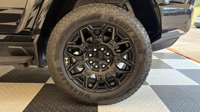 Used 2026 GMC Hummer EV SUV AWD/4WD image 15