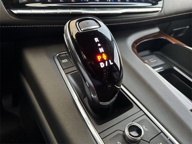 Certified 2022 Cadillac Escalade ESV Premium Luxury w/ Performance Package image 16