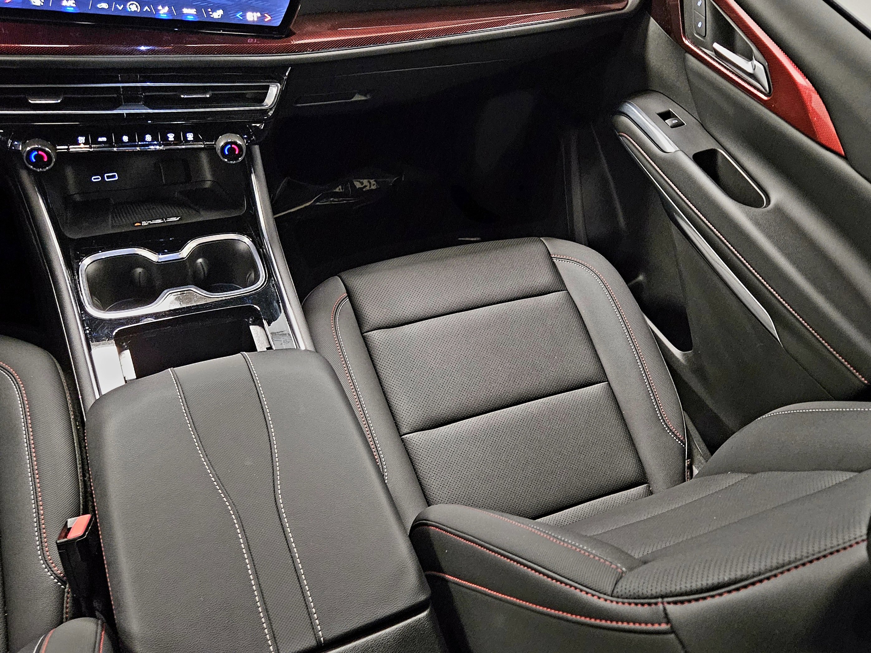 Used 2025 Chevrolet Traverse Z71 w/ Driver Confidence Package image 14