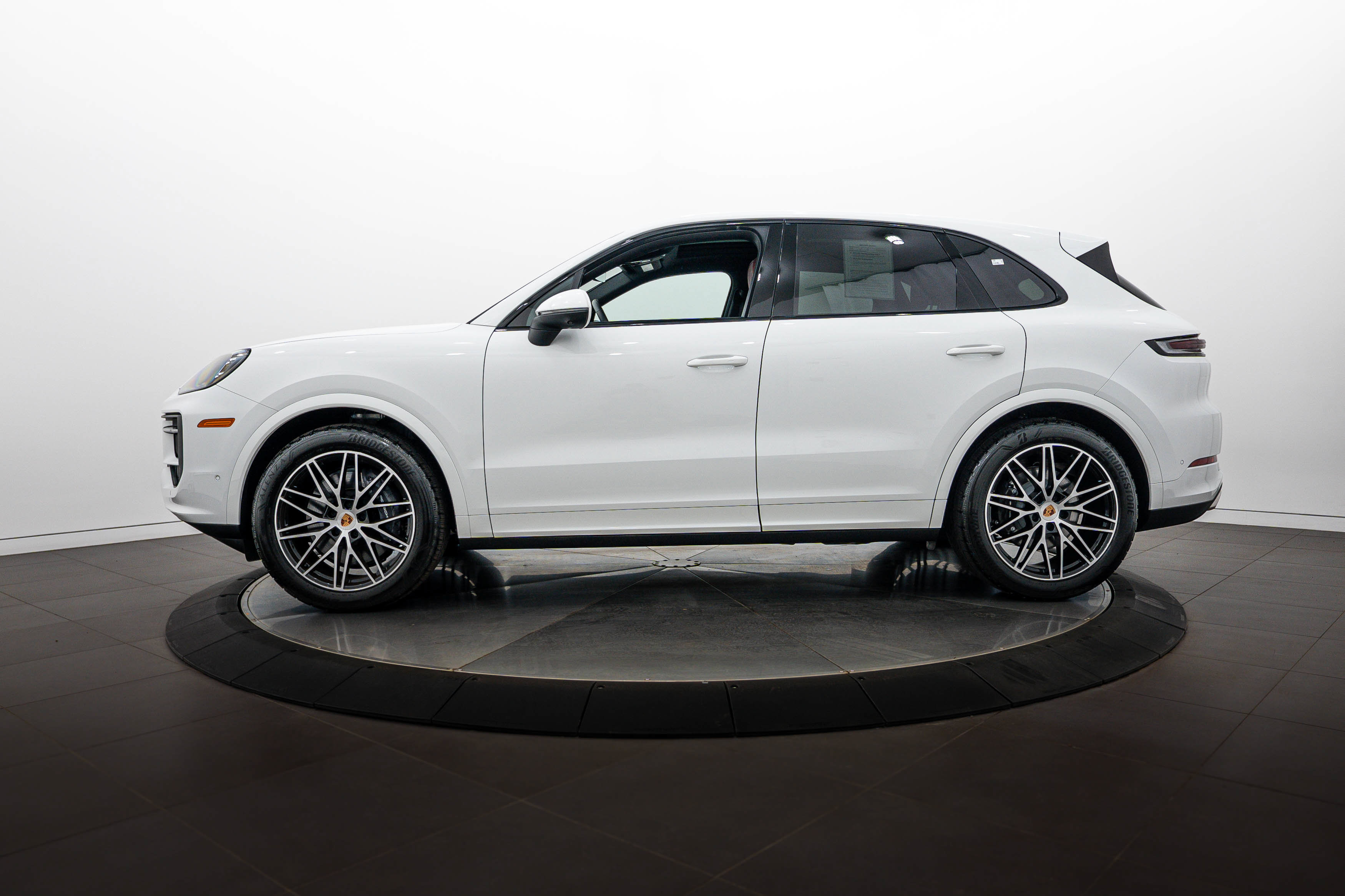 Certified 2026 Porsche Cayenne AWD/4WD image 2
