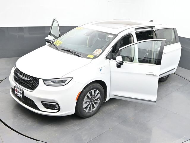 Used 2023 Chrysler Pacifica Limited FWD image 65