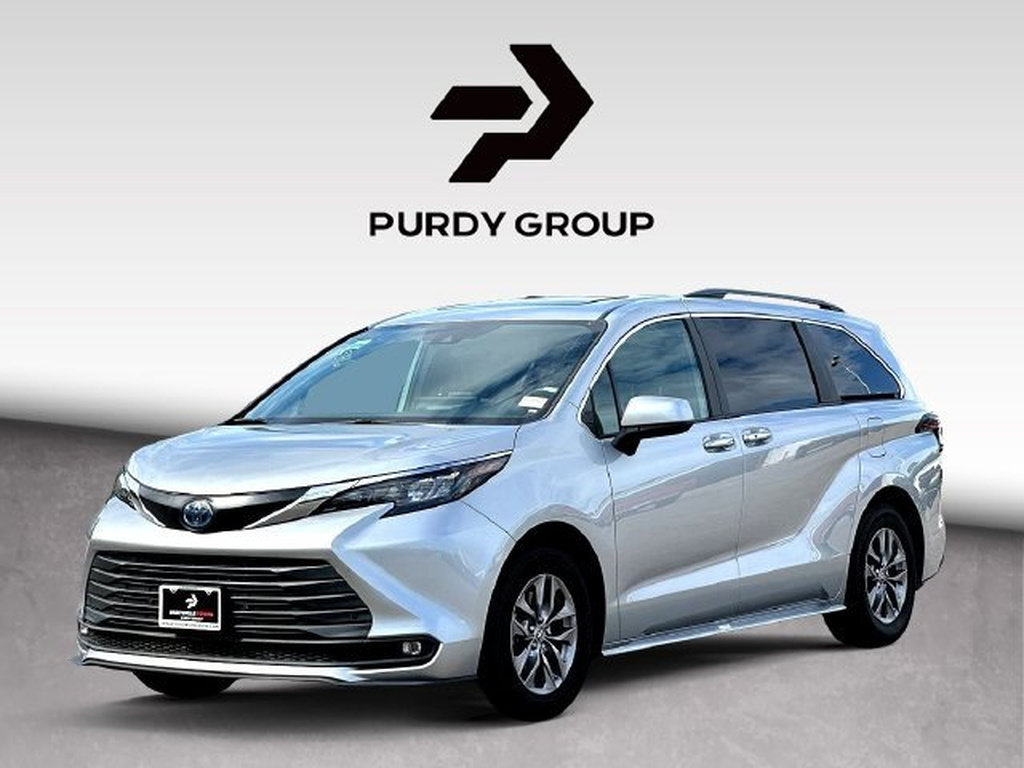 Certified 2025 Toyota Sienna XLE FWD image 4