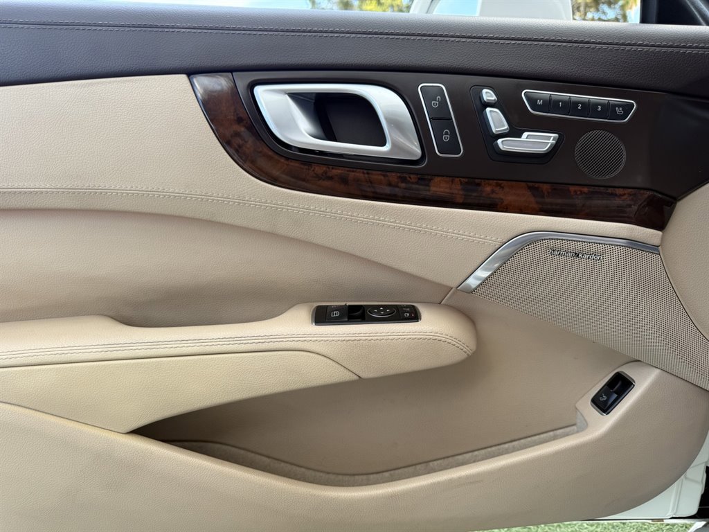 Used 2015 Mercedes-Benz SL 550 w/ Driver Assistance Package image 31