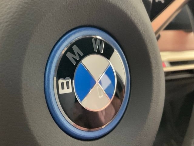 Used 2023 BMW iX xDrive50 w/ Sport Package AWD/4WD image 39