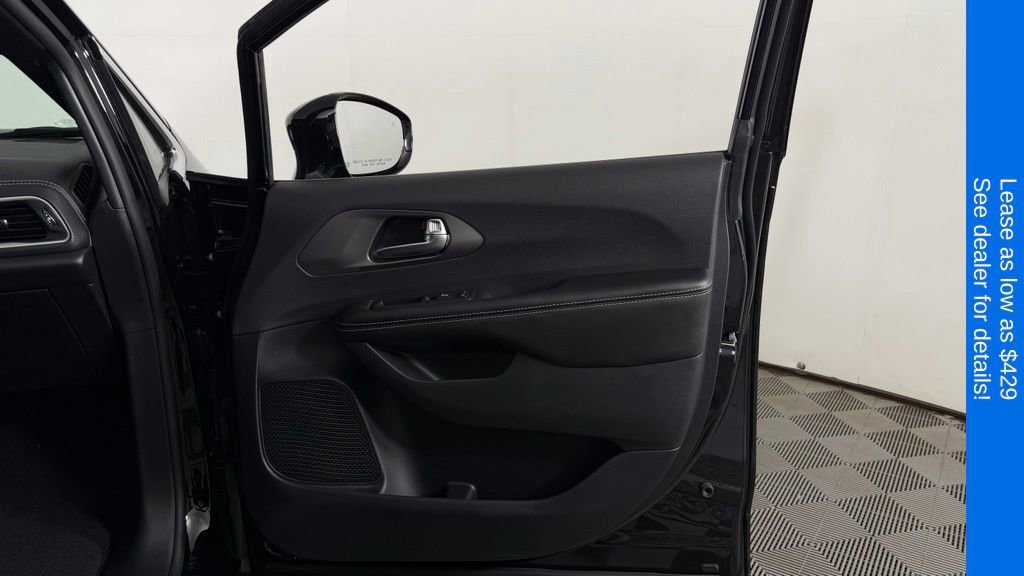 New 2027 Chrysler Pacifica Select AWD/4WD image 29