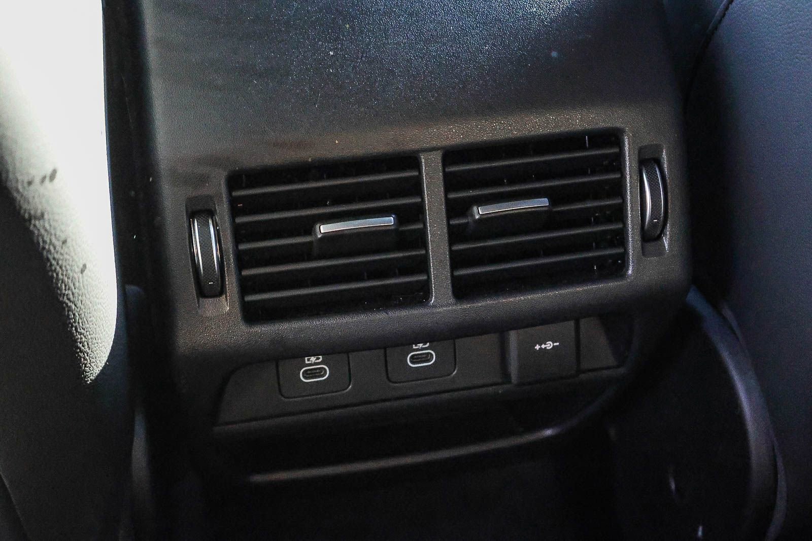 Used 2024 Land Rover Discovery Sport Dynamic SE image 17