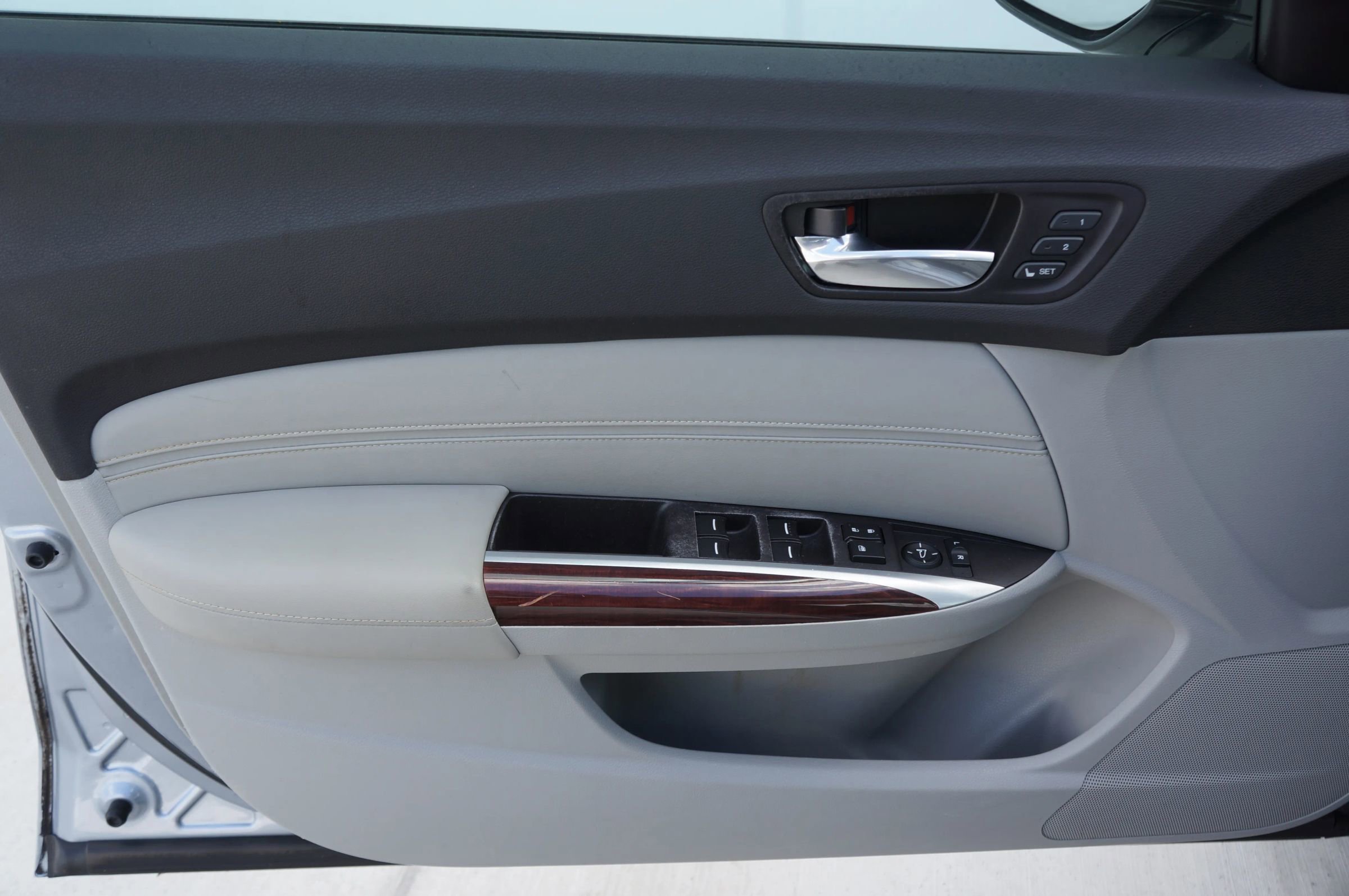 Used 2016 Acura TLX image 23