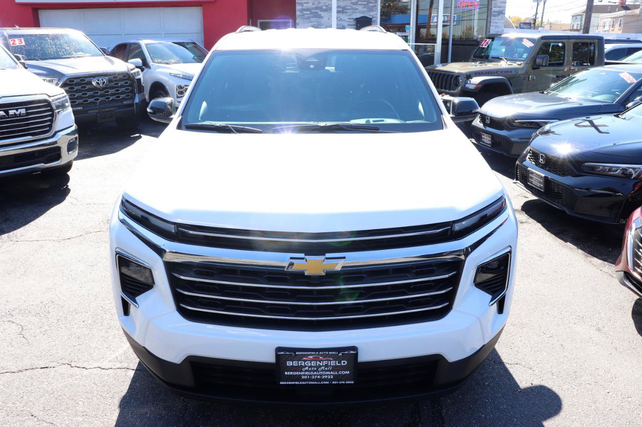 Used 2026 Chevrolet Traverse LT AWD/4WD image 9