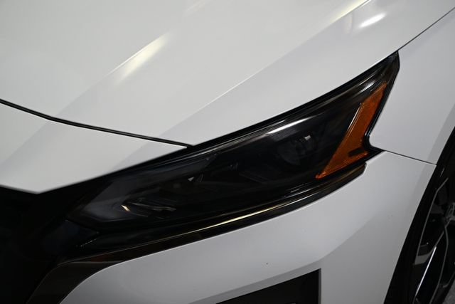 Used 2024 Nissan Altima 2.5 SR FWD image 14