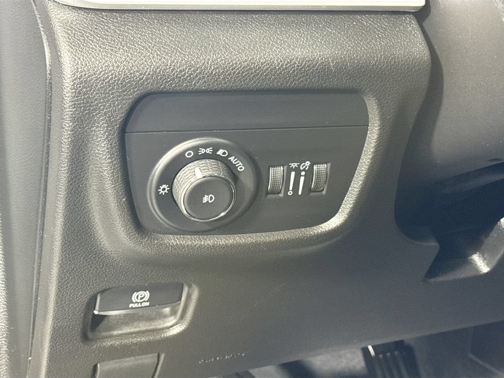 Used 2023 Jeep Grand Cherokee Limited AWD/4WD image 10