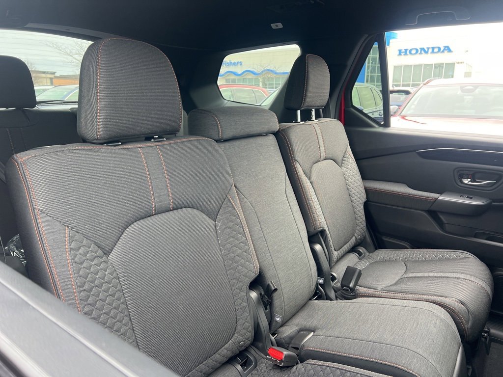 New 2025 Honda Pilot Sport image 15