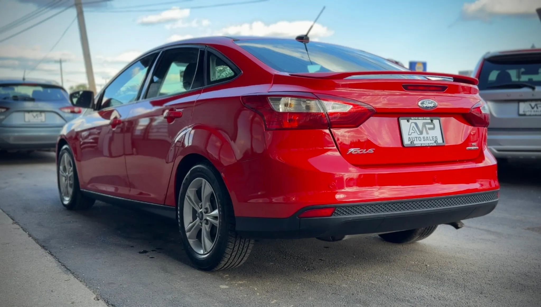 Used 2014 Ford Focus SE w/ SE Winter Package FWD image 4