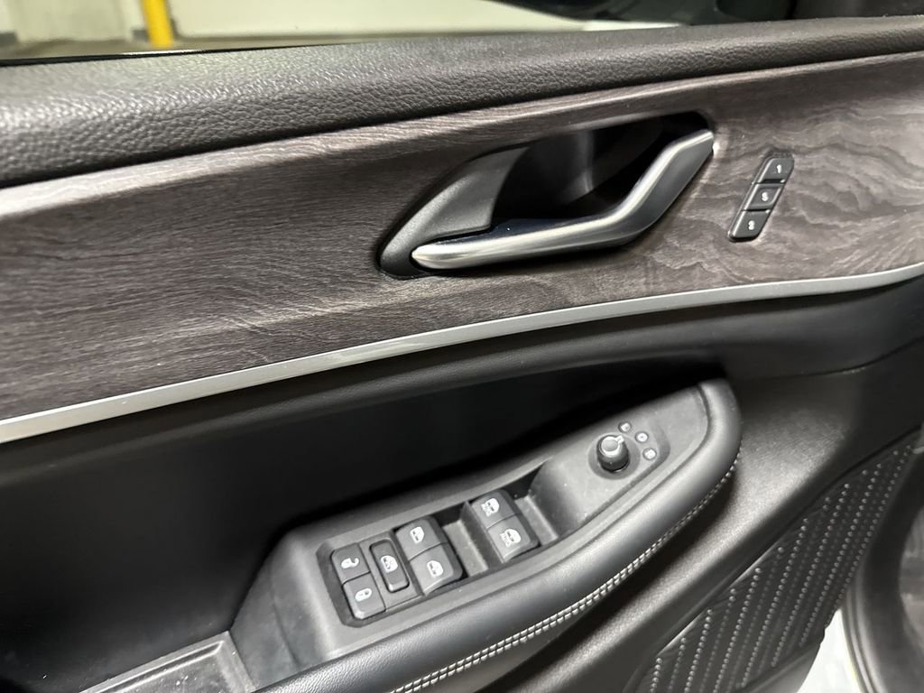 Used 2023 Jeep Grand Cherokee L Limited w/ Black Appearance Package image 22