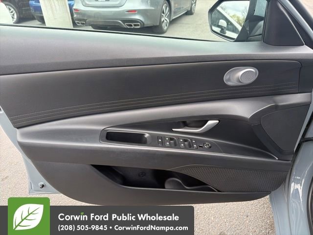 Used 2022 Hyundai Elantra SEL image 13